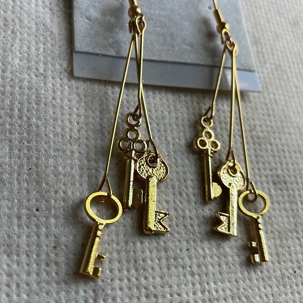 Vintage  1980s Key keys  earrings goldstone unused